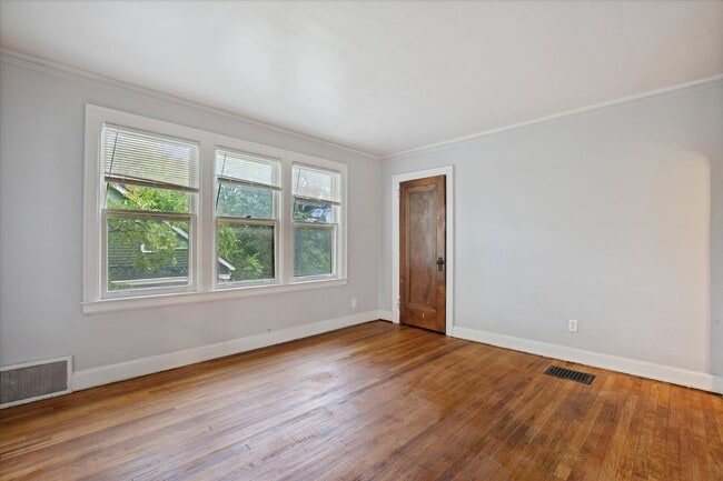 15758 Mendota St Unit 2 - Upper - TR 5/1/26