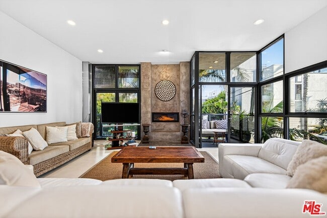 Photo - 11 Voyage St