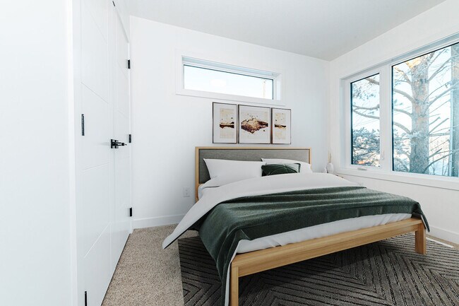 Photo - 10300-10129 129 Ave NW Unit A