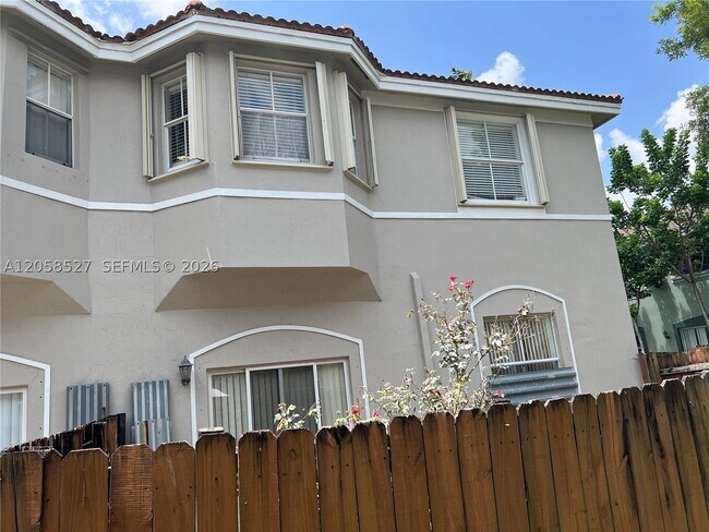 Photo - 1535 SE 26th St Unit 200