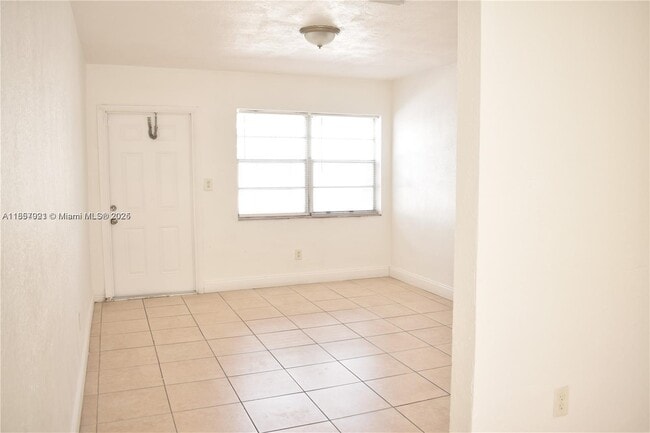 Building Photo - 633 NW 6th Ct Unit 1N Rental