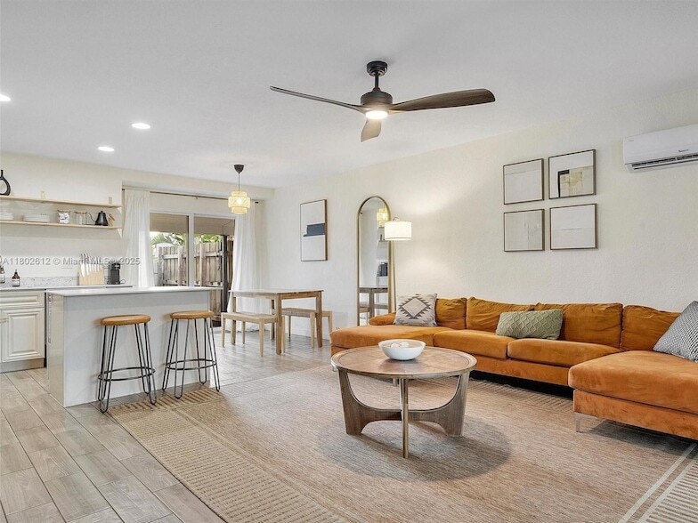 Photo - 300 SW 23rd St