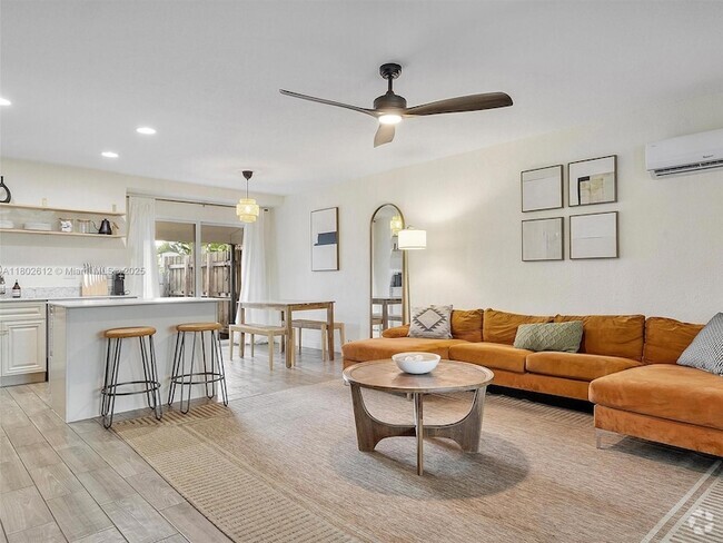 Building Photo - 300 SW 23rd St Unit 1 Rental