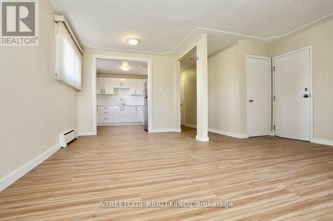 Photo - 394 Thiel St