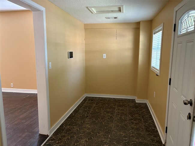 Photo - 5234 Claremont St