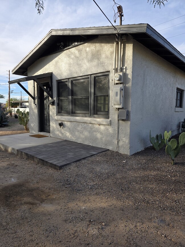 Private Casita Entrance - 1049 N Jacobus Ave