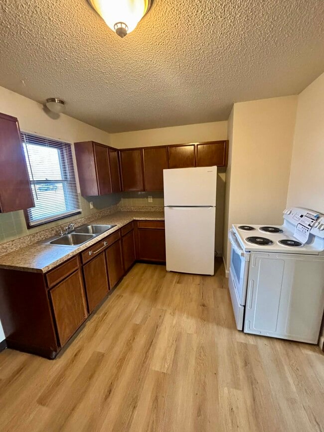 Photo - 316 E 2nd St