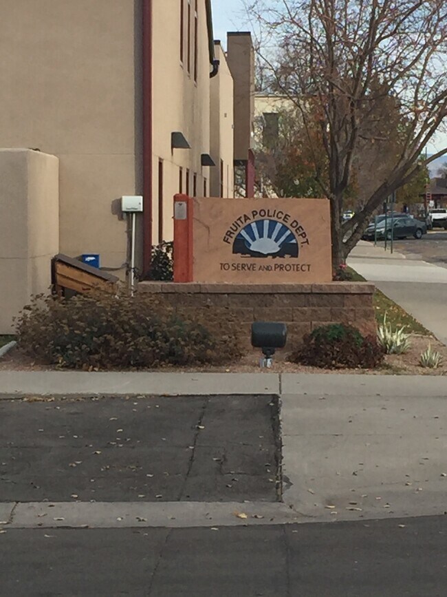 ¡Justo enfrente! - 203 S Mesa St