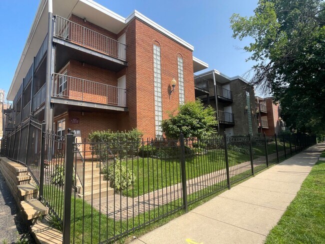 Photo - 4543 N Dover St Unit 2C