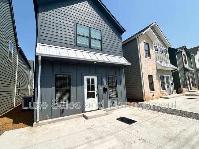 Photo - 610 W 2nd St