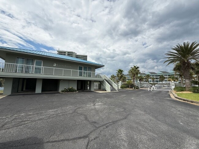 Photo - Pensacola Beach - Tristian Towers - 2 bedroom, 2 bathroom - Community Pool & Water views