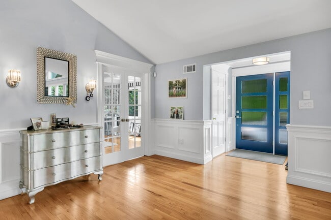 Photo - 16 Bingham Hill Cir