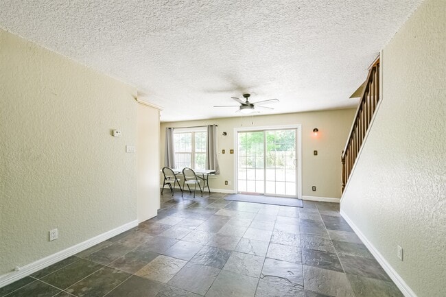 Photo - 201 Meadowlawn St