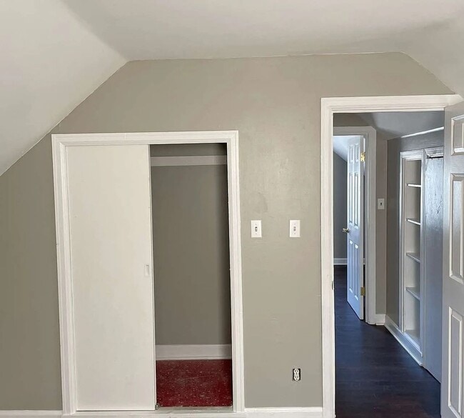 Cozy 4 bedroom, 1 bathroom Cape cod. - Cozy 4 bedroom, 1 bathroom Cape cod. House