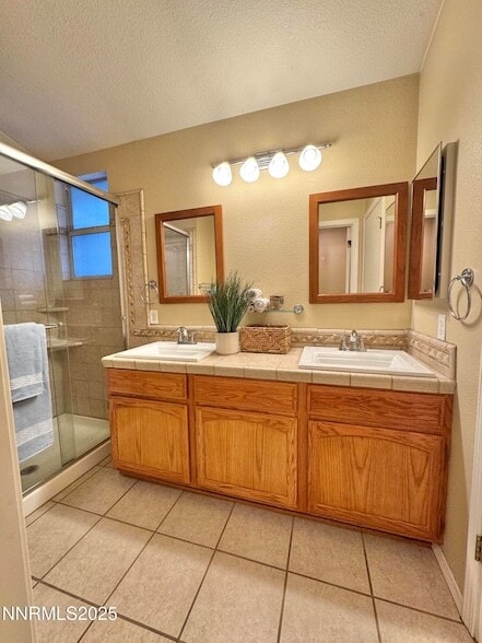 Photo - 923 Edgecliff Dr