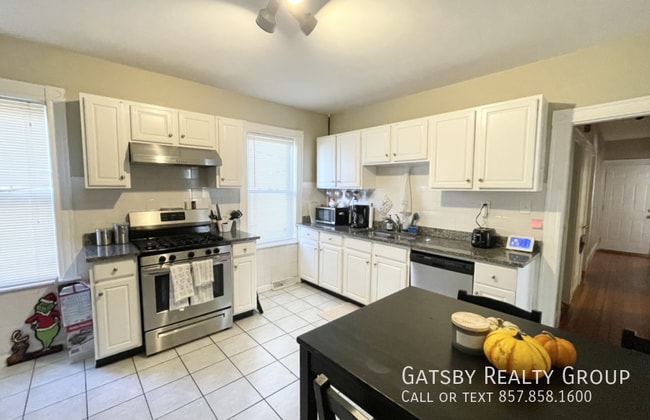 Building Photo - 9 Taft St Unit 1R