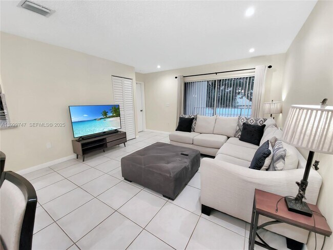 Photo - 15701 SW 137th Ave Unit 202