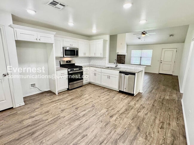 Photo - 519 W Chestnut St