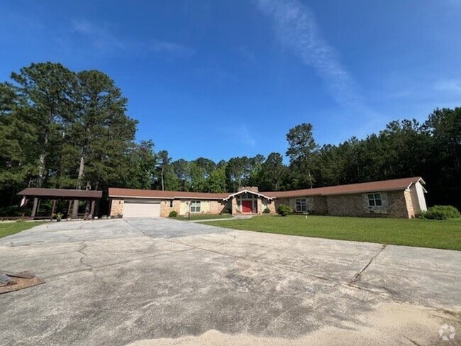 Building Photo - 3 Bedroom, 3 Bath Home in Dearing