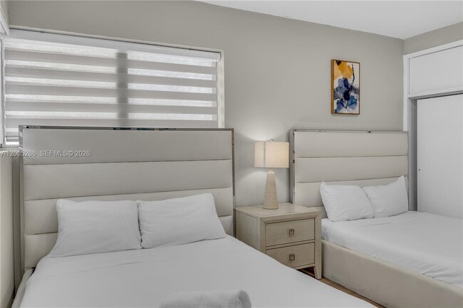 Building Photo - 10006 E Bay Harbor Dr Unit 15