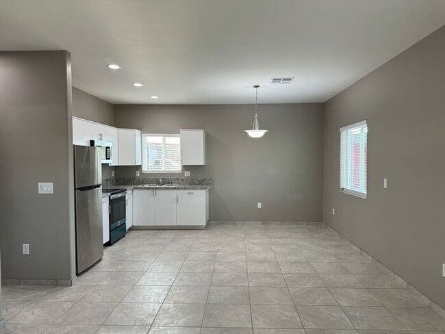 2581 E Pinal Vista