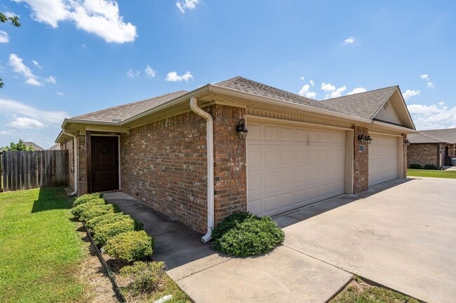 Building Photo - 1118 Springhill Rd Rental