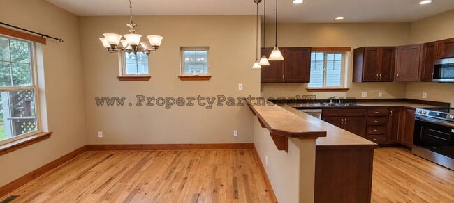 Photo - 4236 Monroe St