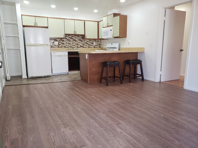 Photo - 1261 Victor Ave Unit 10