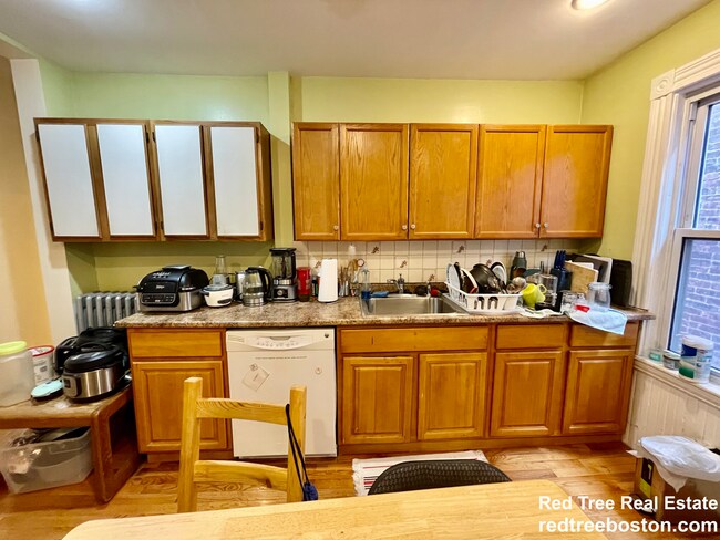 Photo - 46 Aspinwall Ave Unit 2