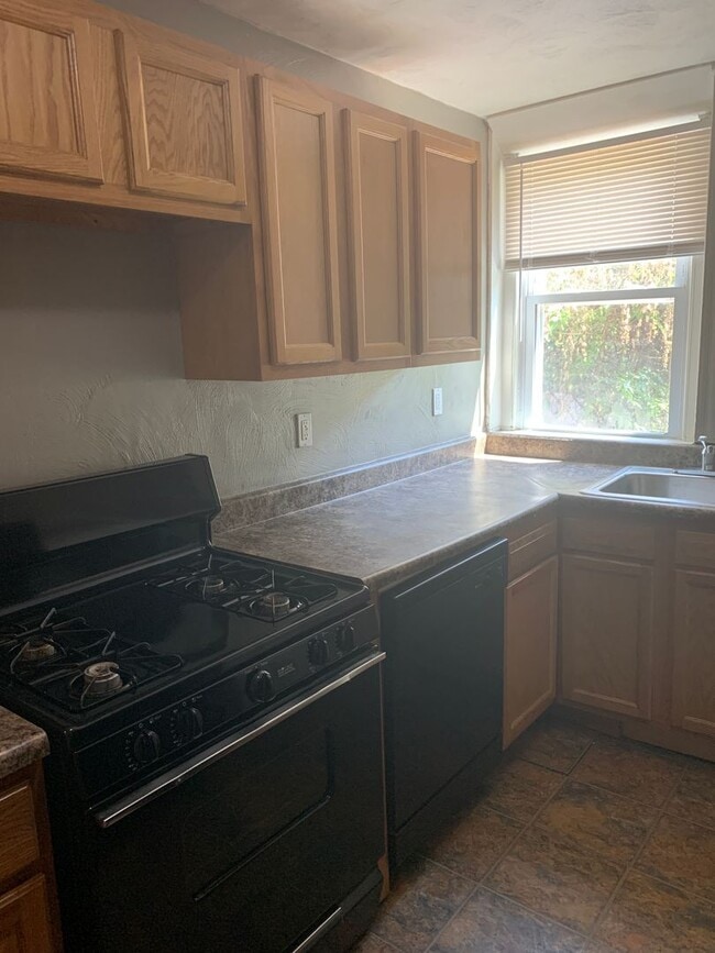 Photo - SPACIOUS HOUSE WITH EVERYTHING YOU NEED - AVAIL AUGUST!