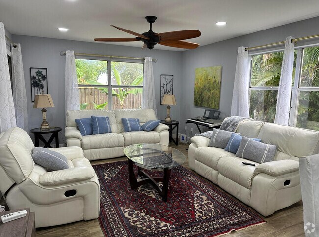 Building Photo - 1394 Riverside Cir Rental
