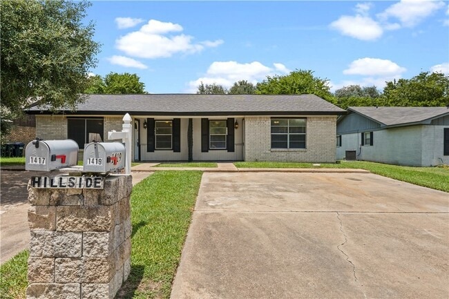 Photo - 1419 Hillside Dr