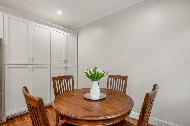 Photo - 782 Piedmont Way NE