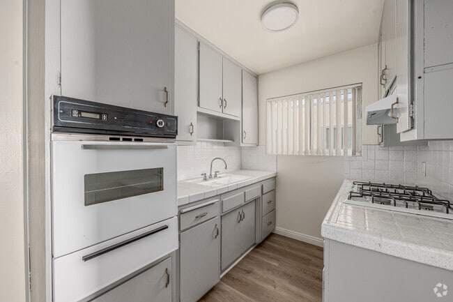 Interior Photo - The Burbank Towers