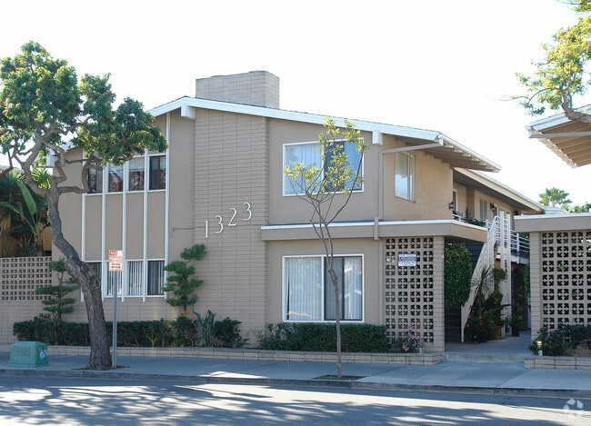 Photo - 1321-& 1323 E Balboa Blvd