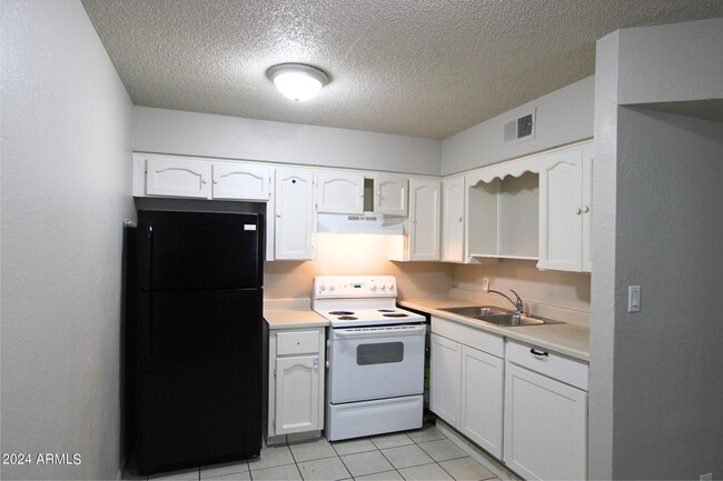 Building Photo - 2621 E Greenway Rd Unit 13 Rental