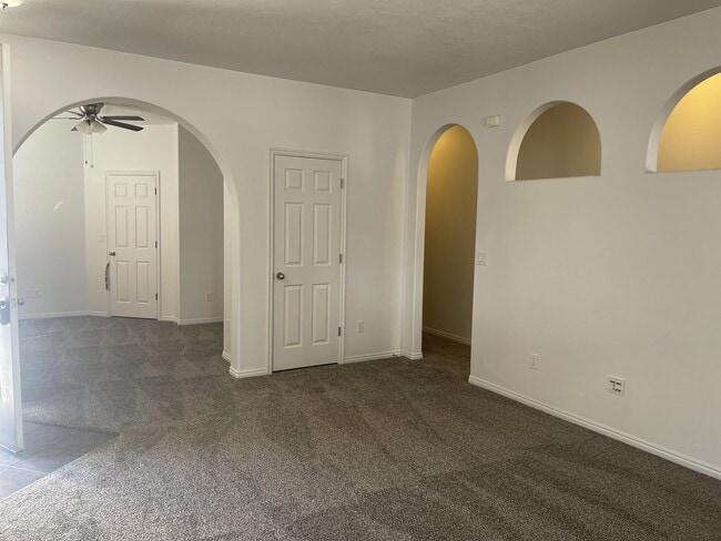 Photo - 754 N Bradford Dr