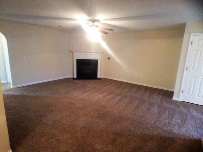 Photo - 1894 Roble Dr