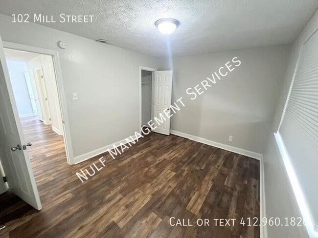 Photo - 102 Mill St