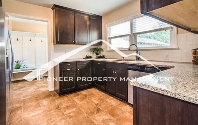 Photo - Adorable neighborhood, Updated Main-Level Living in Ivywild, 3BR/2BA, 1 Car Garage and Enclosed Yard