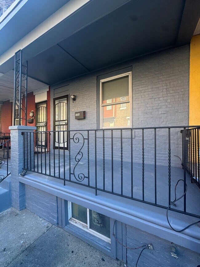 Photo - Renovated 4bd/1bth House with Rear yard!! ...