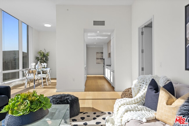 Photo - 877 Francisco St Unit 4209