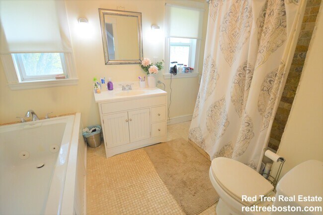 Building Photo - 14 Breck Ave Unit 4-bed 2-bath brighton Rental