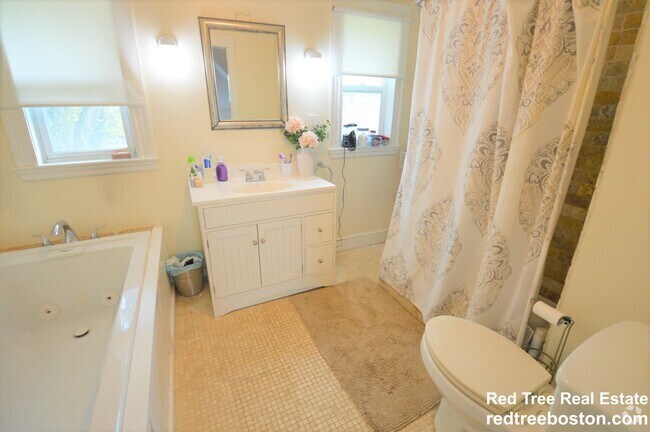 Building Photo - 14 Breck Ave Unit 4-bed 2-bath brighton Rental