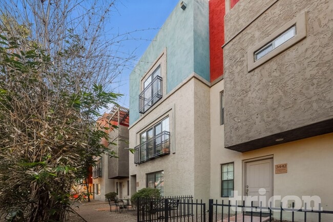 Building Photo - 3446 E Avalon Dr