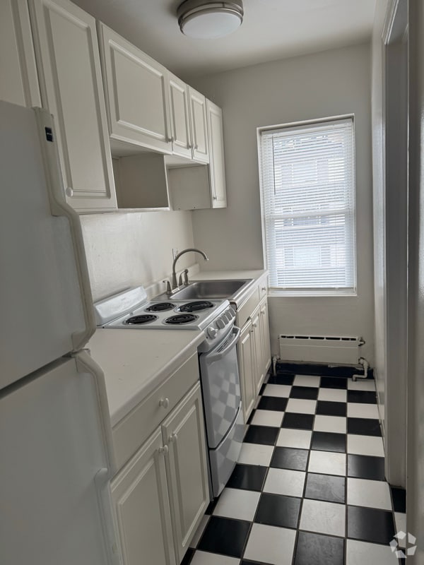 Building Photo - 1653 N Prospect Ave Rental
