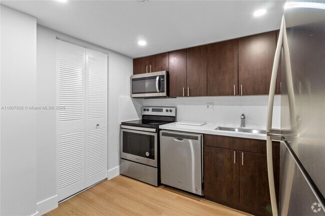 Building Photo - 7900 Colony Cir S Unit 206 Rental