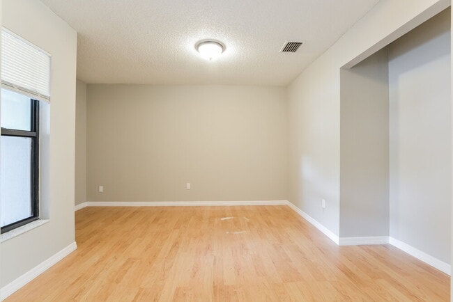 Photo - 1058 Dees Dr