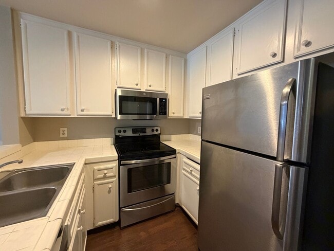 Photo - Great One Bedroom in the heart of Mission Valley! Parking and Laundry!