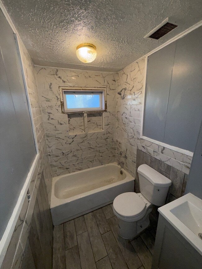 Photo - 3014 Lapey St